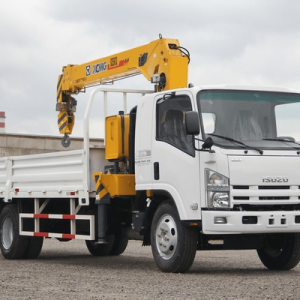 white-isuzu-flatbed-truck-yellow-600nw-497393428